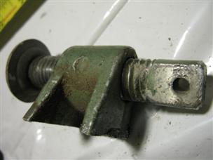 (image for) 1950s 1960s 5/8" Antique Johnson Thumb screw outboard