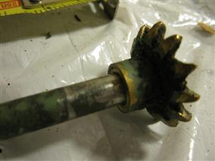 (image for) throttle gear shaft 1950s Johnson RD-15 outboard motor hp