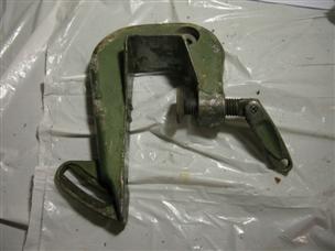 (image for) 1950s right clamp thumb screw Johnson QD-13 10 hp outboard motor evinrude