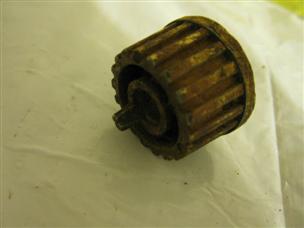 (image for) 1950s Evinrude small mixture knob low speed carburetor dial gale seaking omc