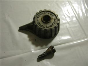 (image for)  mixture knob + screw 1950s Evinrude Bigtwin outboard model 25022 