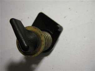 (image for) latch knob Mercury 20 hp outboard