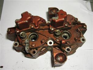 (image for) cylinder head holiday bronze 1950s Johnson model RD-19 outboard