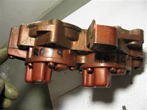 (image for) cylinder head holiday bronze 1950s Johnson model RD-19 outboard