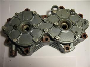 (image for) cylinder head blue OLD V4 2 cycle Evinrude 60653R 1960s outboard