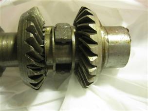 (image for) lower unit gear shaft Green Johnson 6 hp 6RL74C outboard