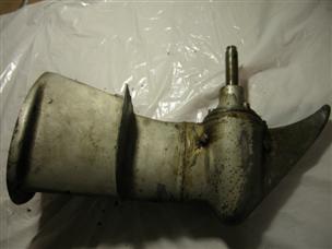 (image for) lower unit 1950s Evinrude Fleetwin 4447 4434 outboard motor 7.5 hp