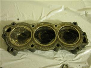 (image for) outboard cylinder head 819145C-1