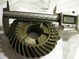 (image for) Large HP 1970s or 80s 32 tooth 1 inch shaft 4 inch Mercury gears Mercruiser 