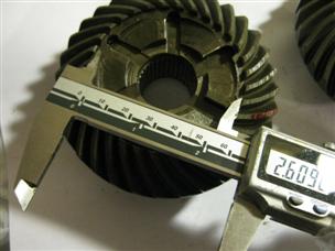 (image for) Large HP 1970s or 80s 32 tooth 1 inch shaft 4 inch Mercury gears Mercruiser 