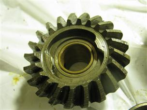 (image for) lower unit gear 305293 305293 304777 305105 305286 Johnson 35 RDS-21B outboard