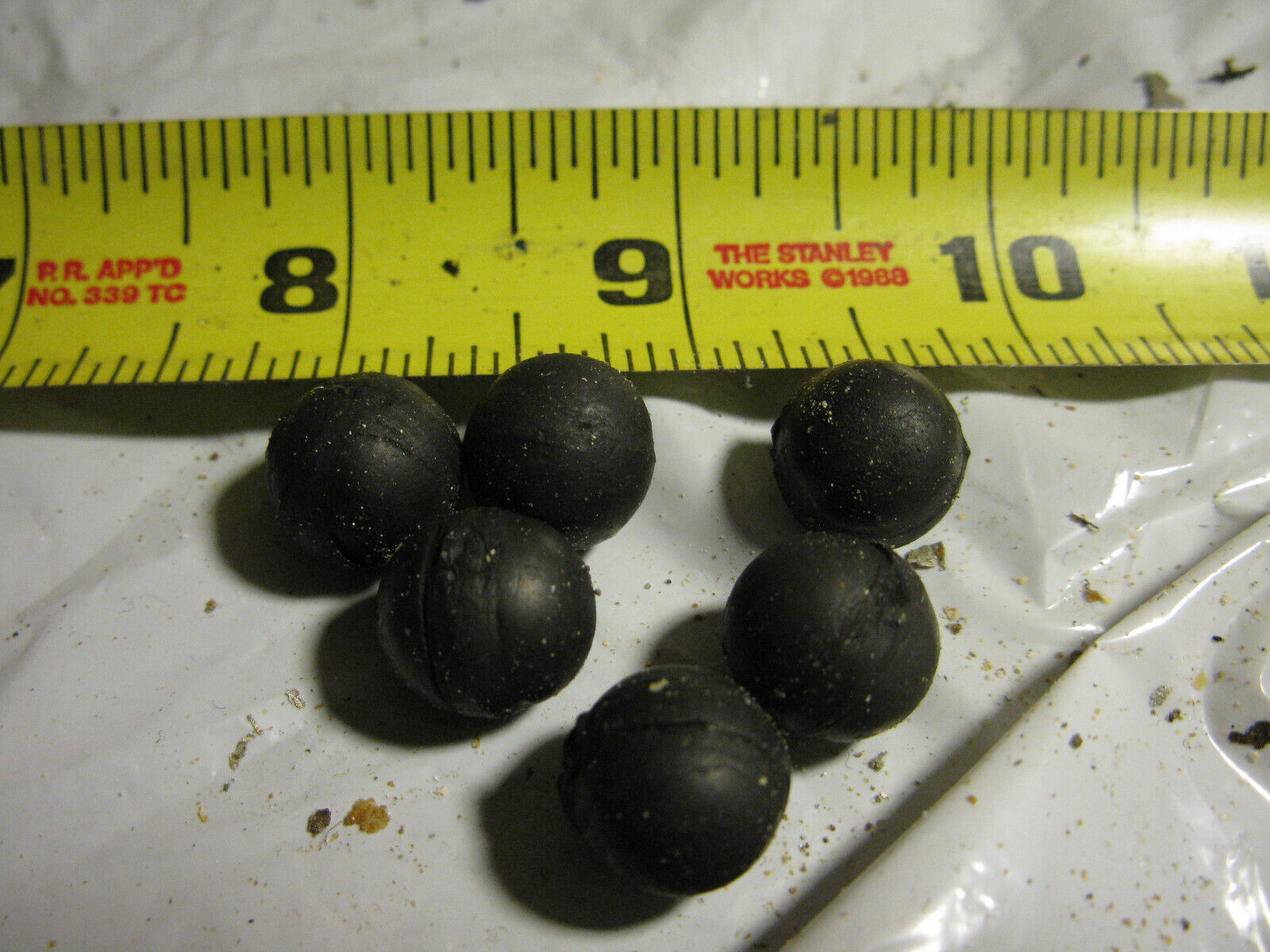 (image for) plastic mounting balls Antique 3.3 hp Evinrude outboard elto - Click Image to Close