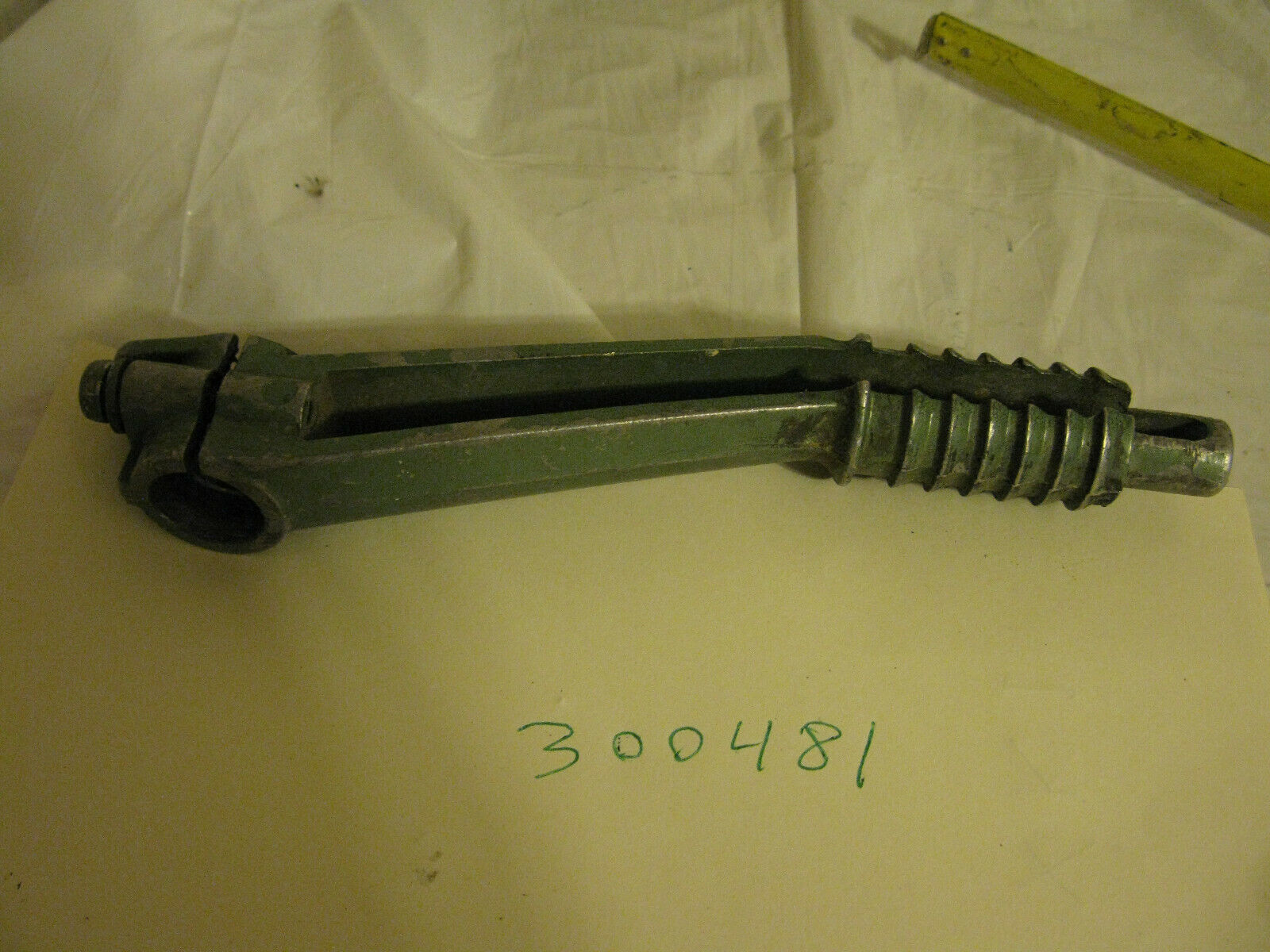 (image for) antique green johnson tiller handle 300481 - Click Image to Close