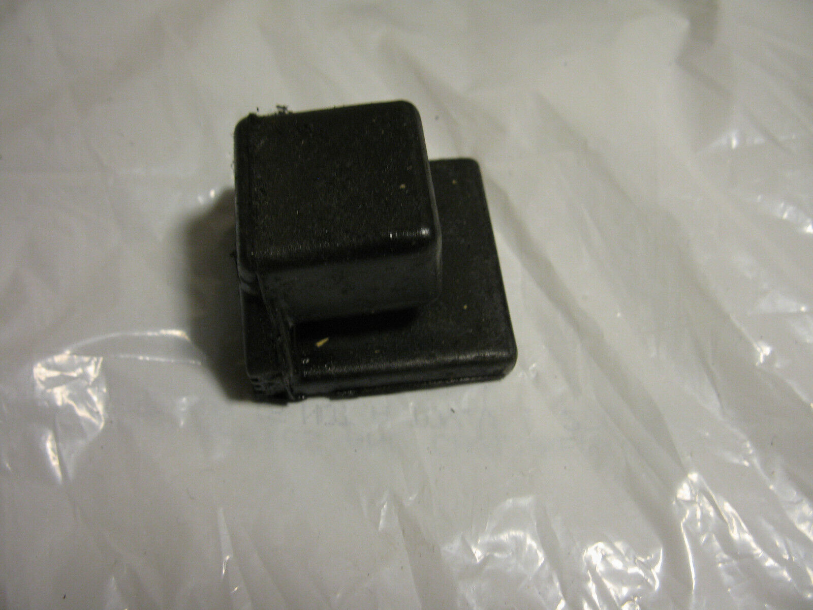 (image for) rubber block mount Mariner 40 hp 6E9L outboard yamaha - Click Image to Close