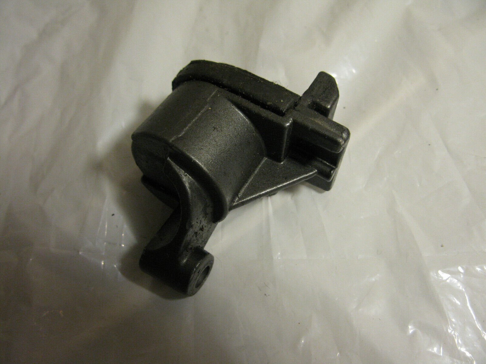 (image for) rubber mount bumber casting Mariner 40 hp 6E9L outboard yamaha - Click Image to Close