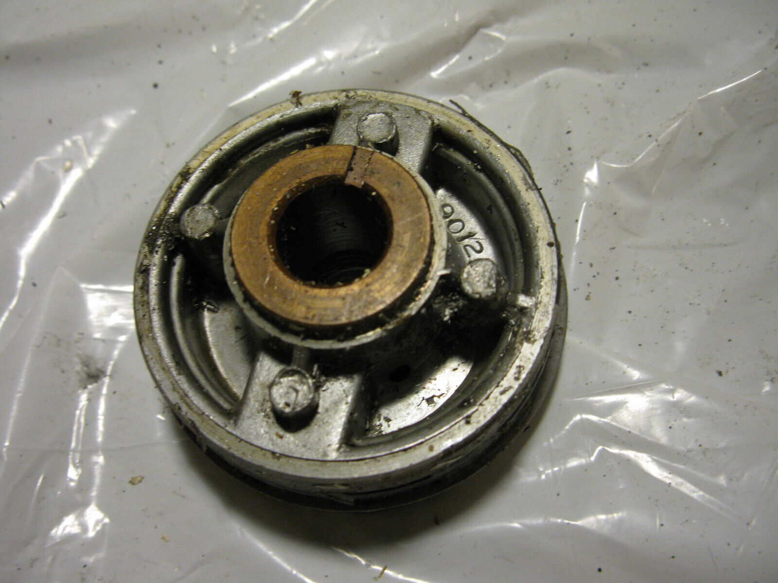 (image for) 901298 bearing cap Chrysler model 2502 outboard motor 20 25 hp 25021-31 25021 - Click Image to Close