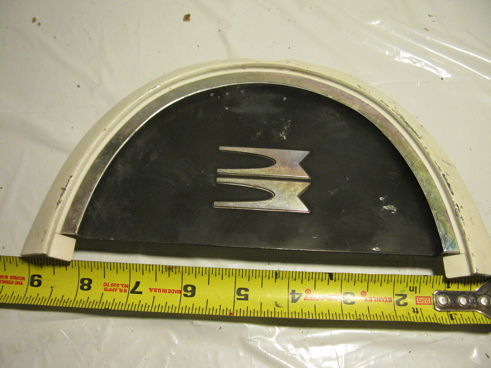 (image for) 1970s hood emblem cover door cowl Evinrude 33 40 hp 28 outboard - Click Image to Close