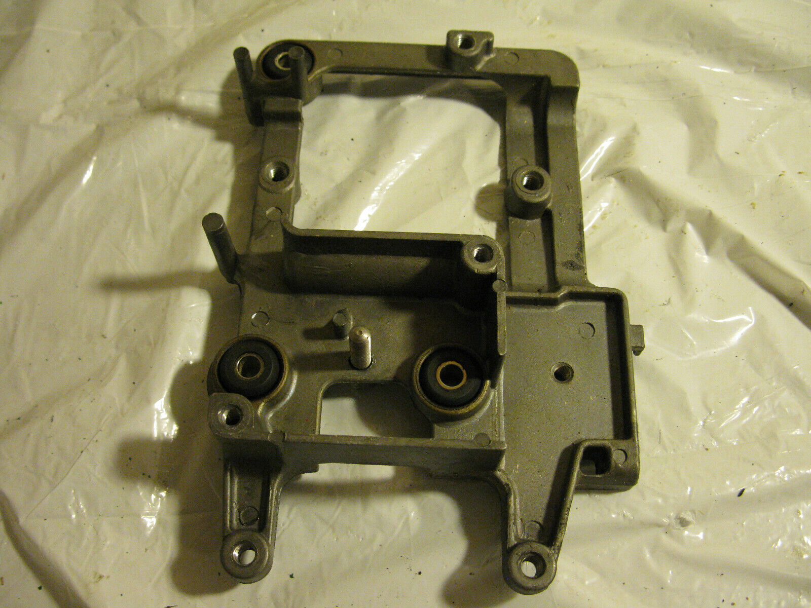 (image for) bracket mount Yamaha Mariner 40 hp 6E9 6E9L outboard motor - Click Image to Close