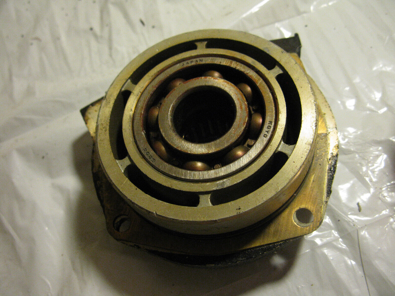 (image for) bearing cap Mercury 9.8 hp outboard - Click Image to Close