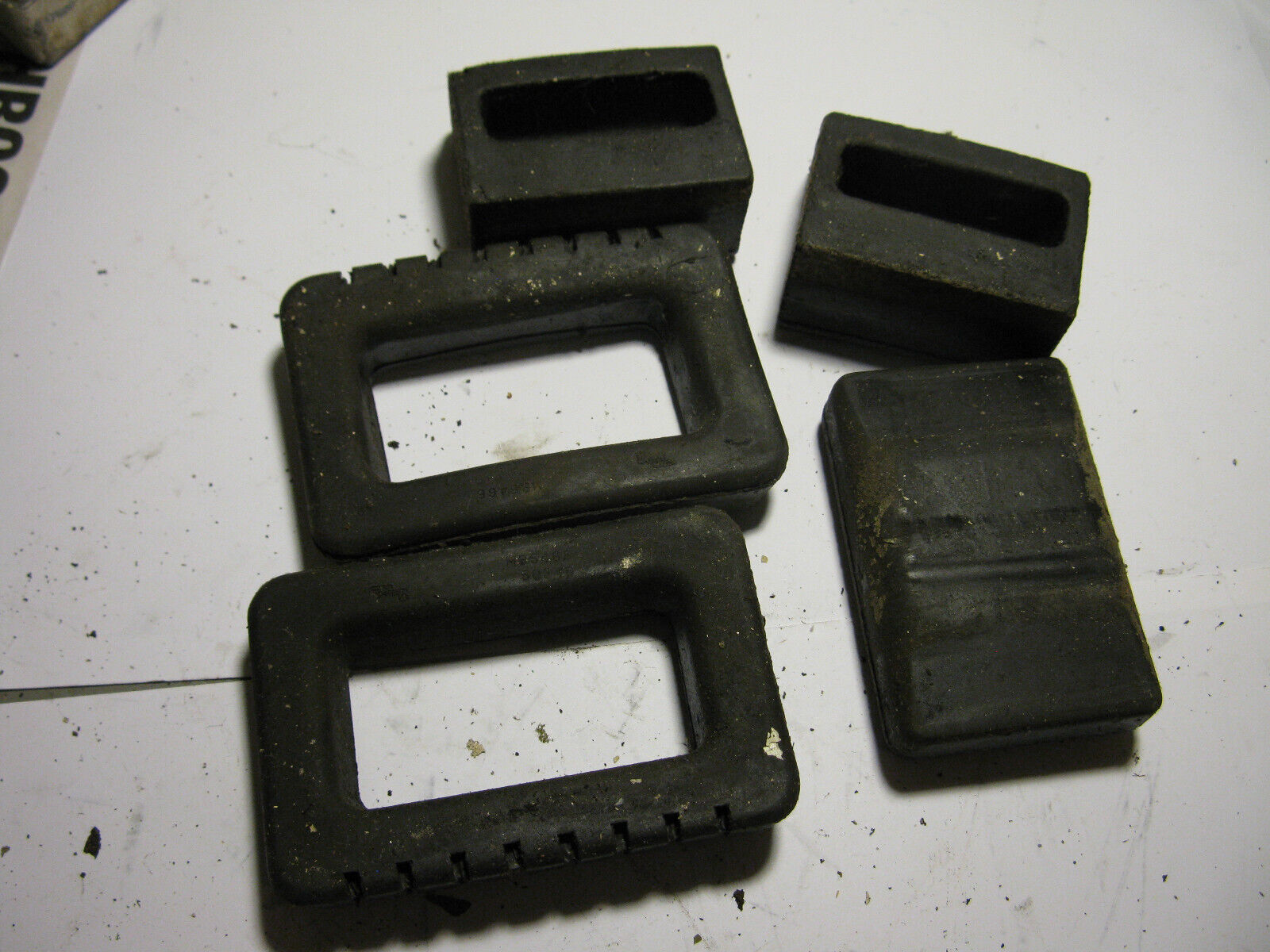 (image for) Antique West Bend 5.5 hp outboard rubber Elgin mounts OLD 2 STROKE outboard - Click Image to Close