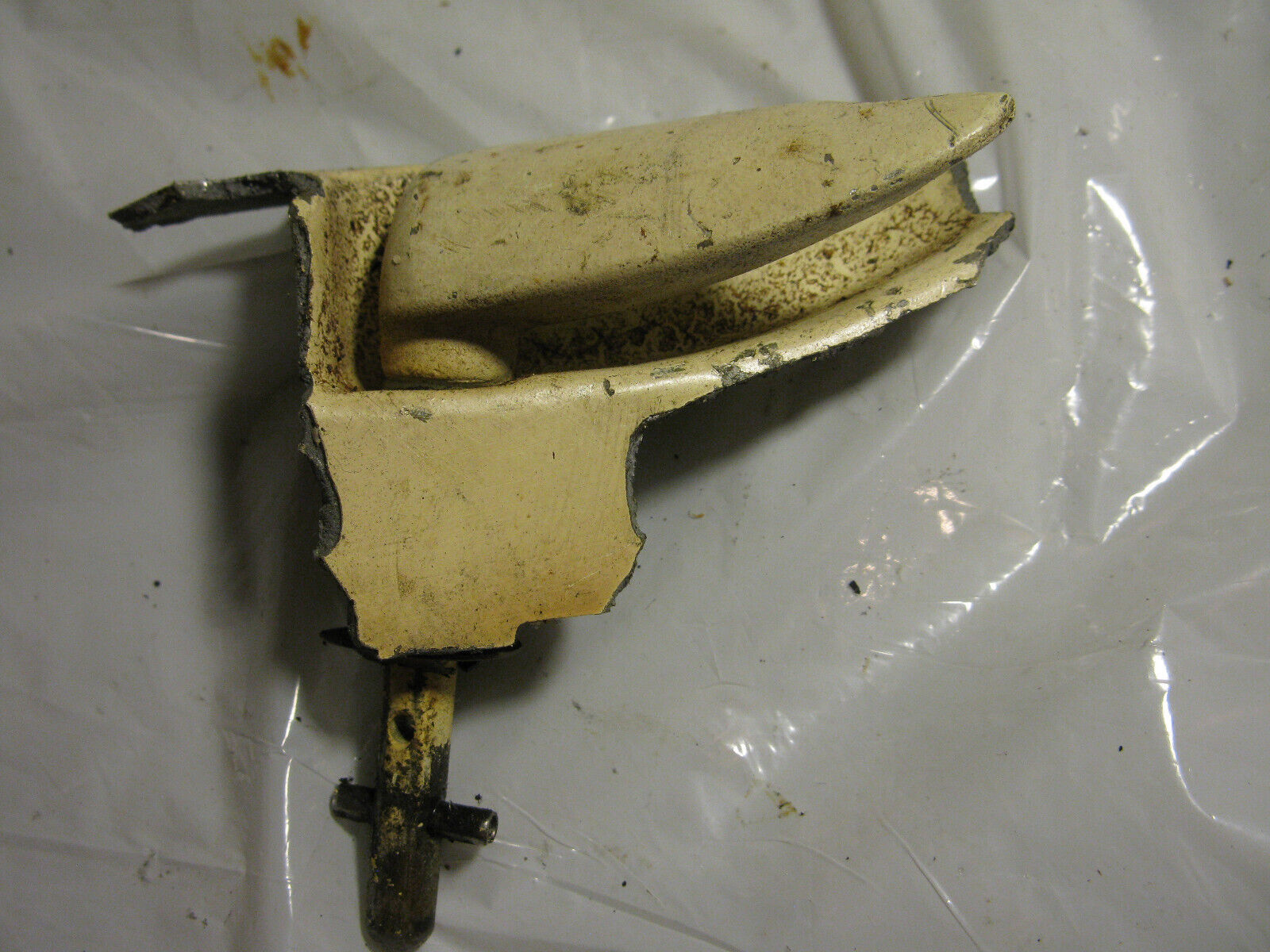 (image for) hood cowl latch white antique 1960s Mercury 6 hp outboard motor - Click Image to Close