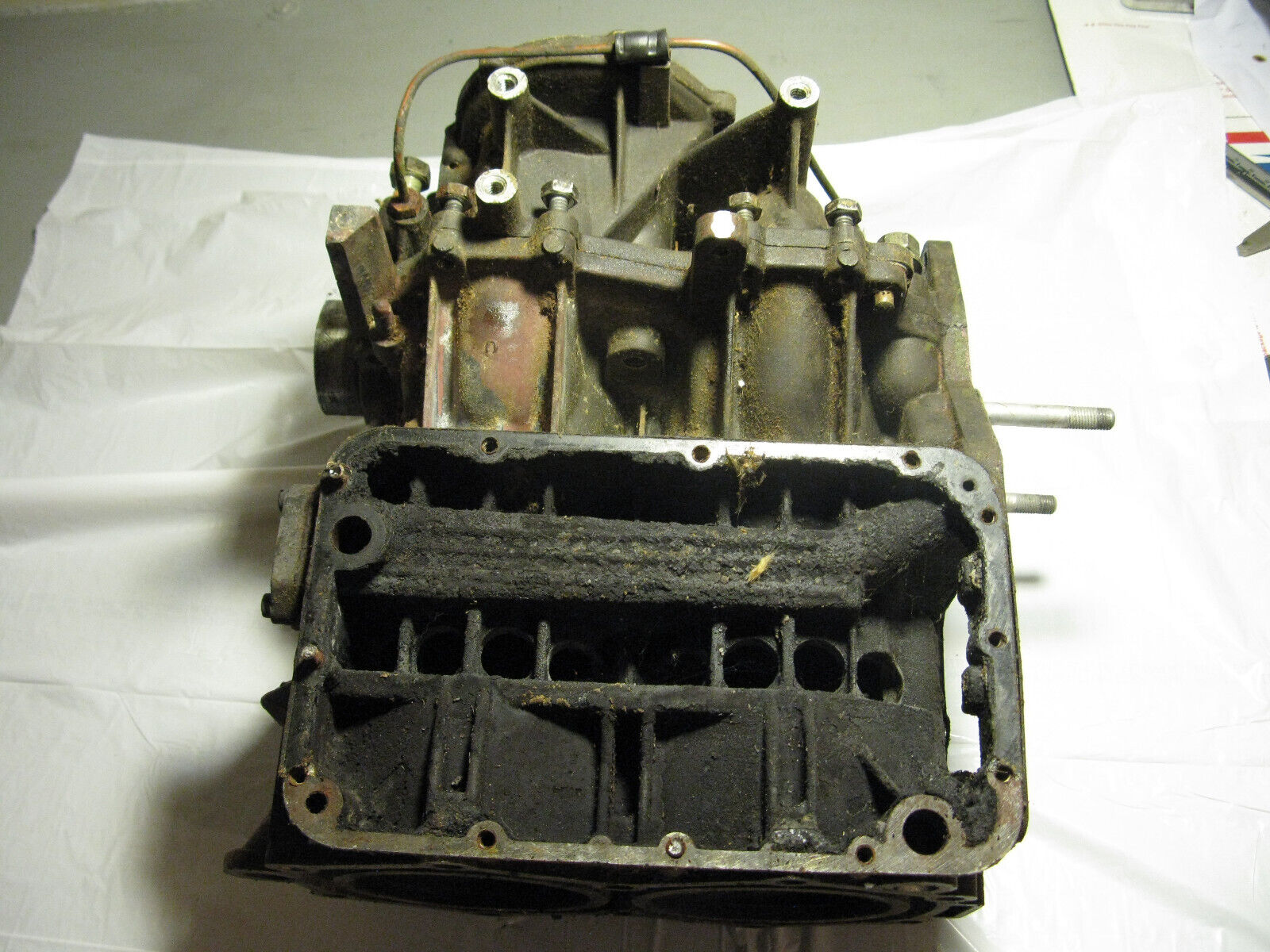 (image for) 375762 engine block 1950s 25 hp Johnson Evinrude outboard - Click Image to Close