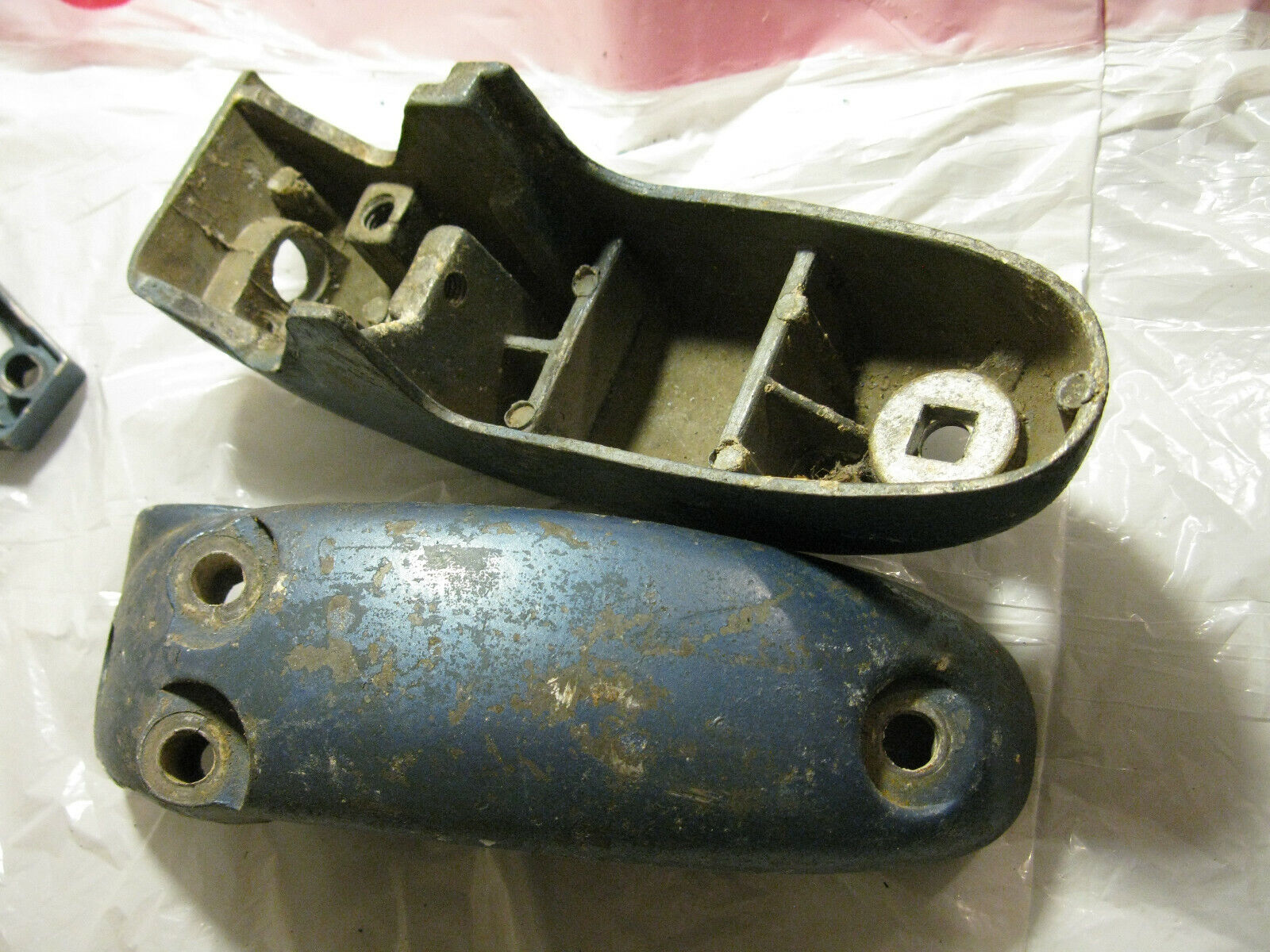 (image for) housing bracket 1956 Evinrude Bigtwin 30 hp 25022 outboard motor - Click Image to Close