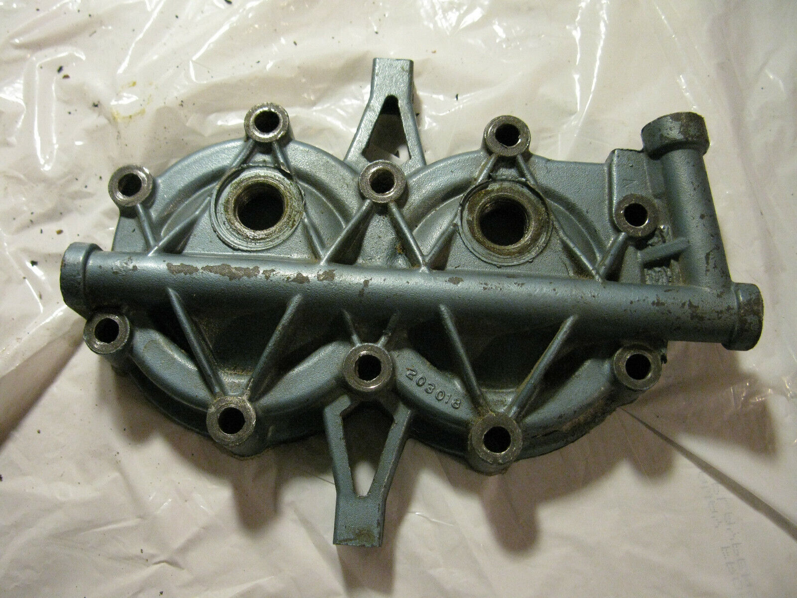 (image for) cylinder head 1950s Evinrude Fleetwin 4447 4434 outboard motor 7.5 hp - Click Image to Close