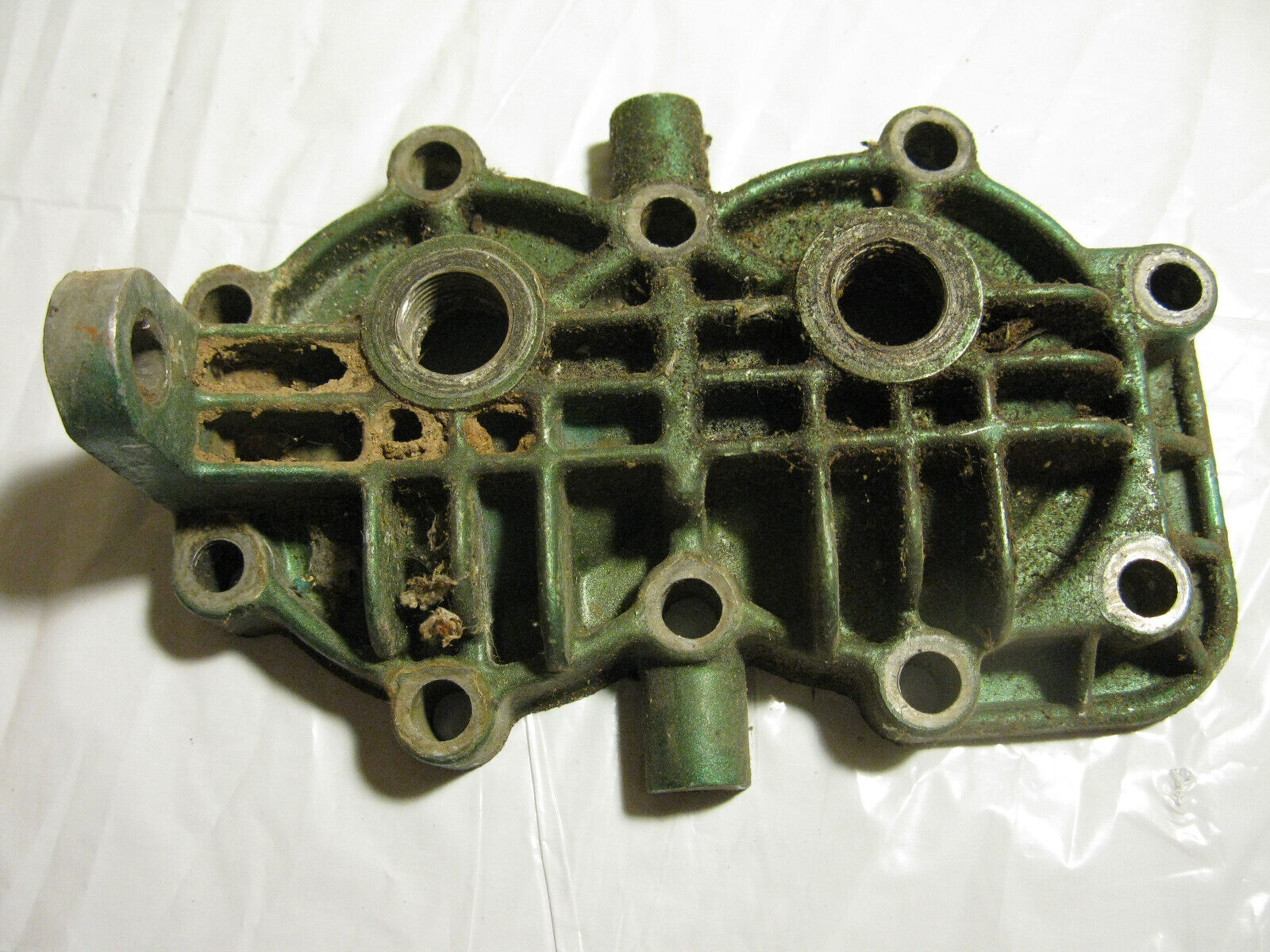 (image for) cylinder head 1950s Hiawatha 5 65-OM3-25-7970 outboard - Click Image to Close