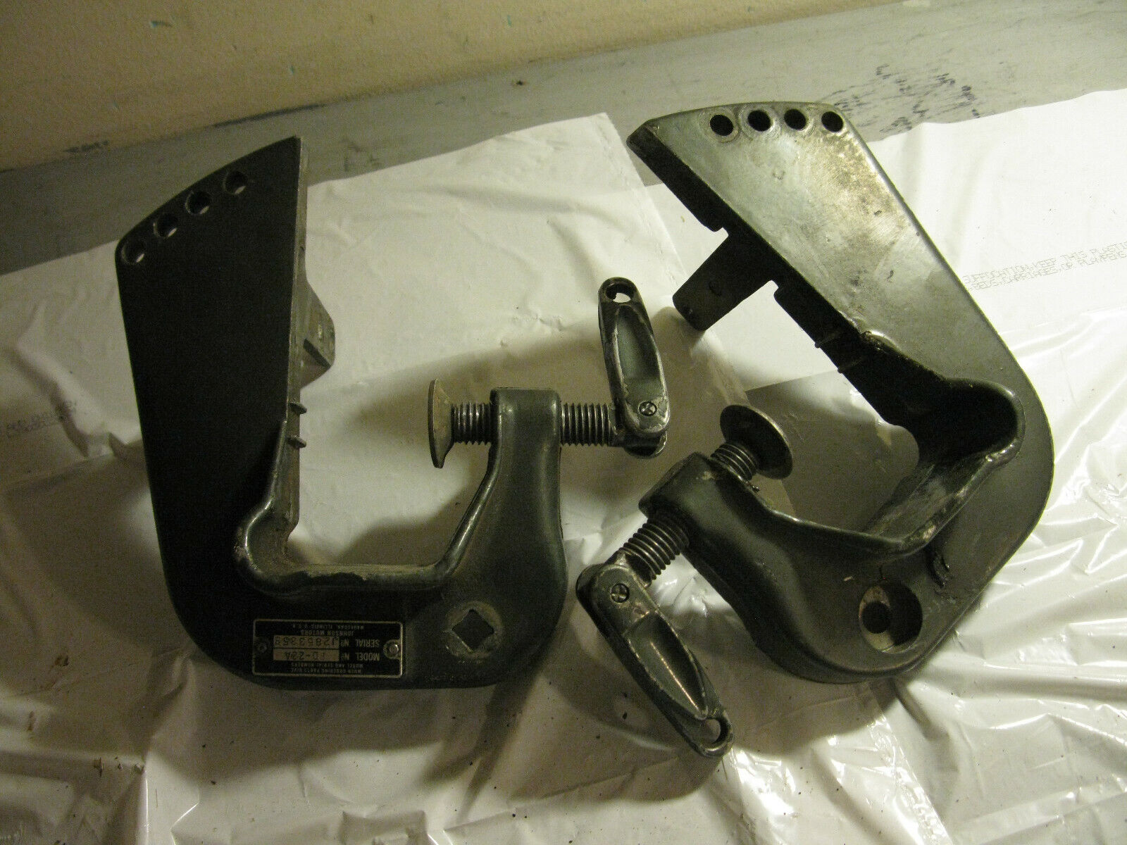 (image for) transom clamp Johnson 20 hp FD-22 outboard model - Click Image to Close