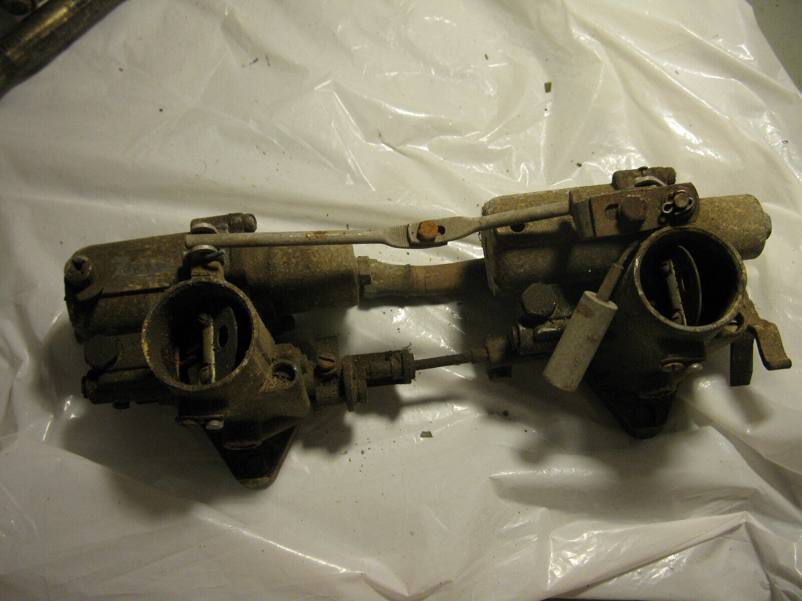 (image for) KA9A carburetors antique white Mercury 400E 400 outboard - Click Image to Close