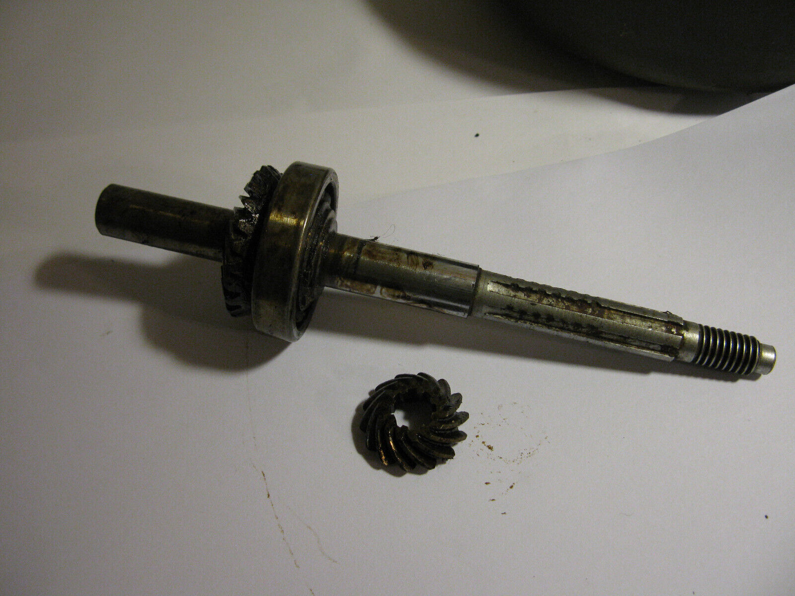 (image for) lower unit gear shaft 1960s Super Silent Mercury outboard motor - Click Image to Close