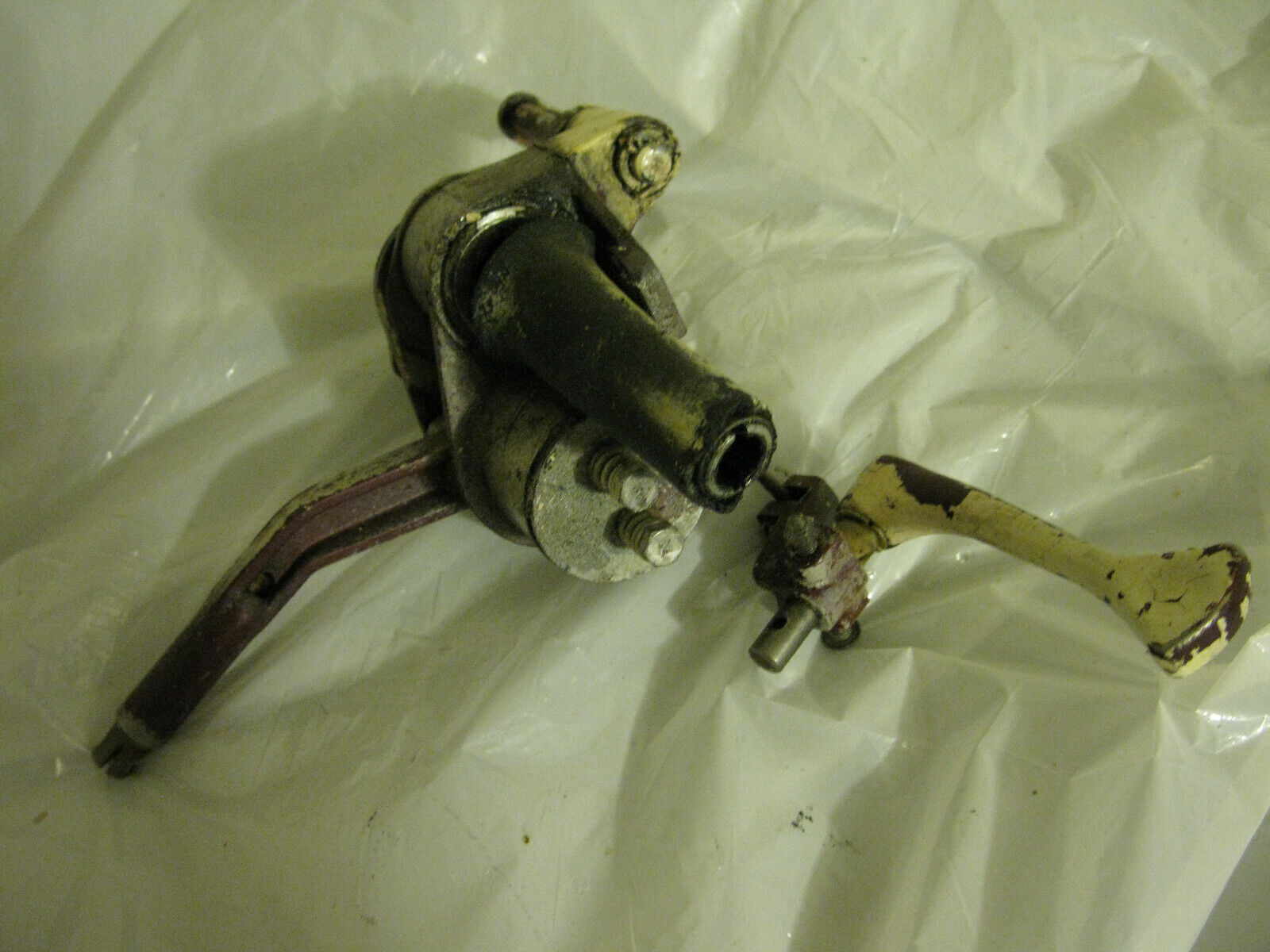 (image for) really weird shift linkage 1960s Mercury tiller handle mark 28 outboard - Click Image to Close