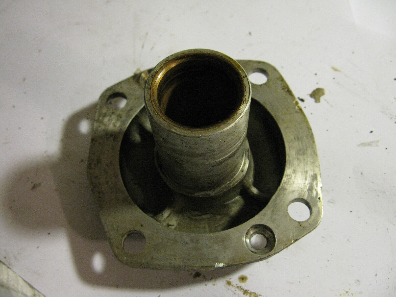 (image for) crankshaft cap bushing 1930s 1940s Antique Evinrude Sportfour elto sport four - Click Image to Close