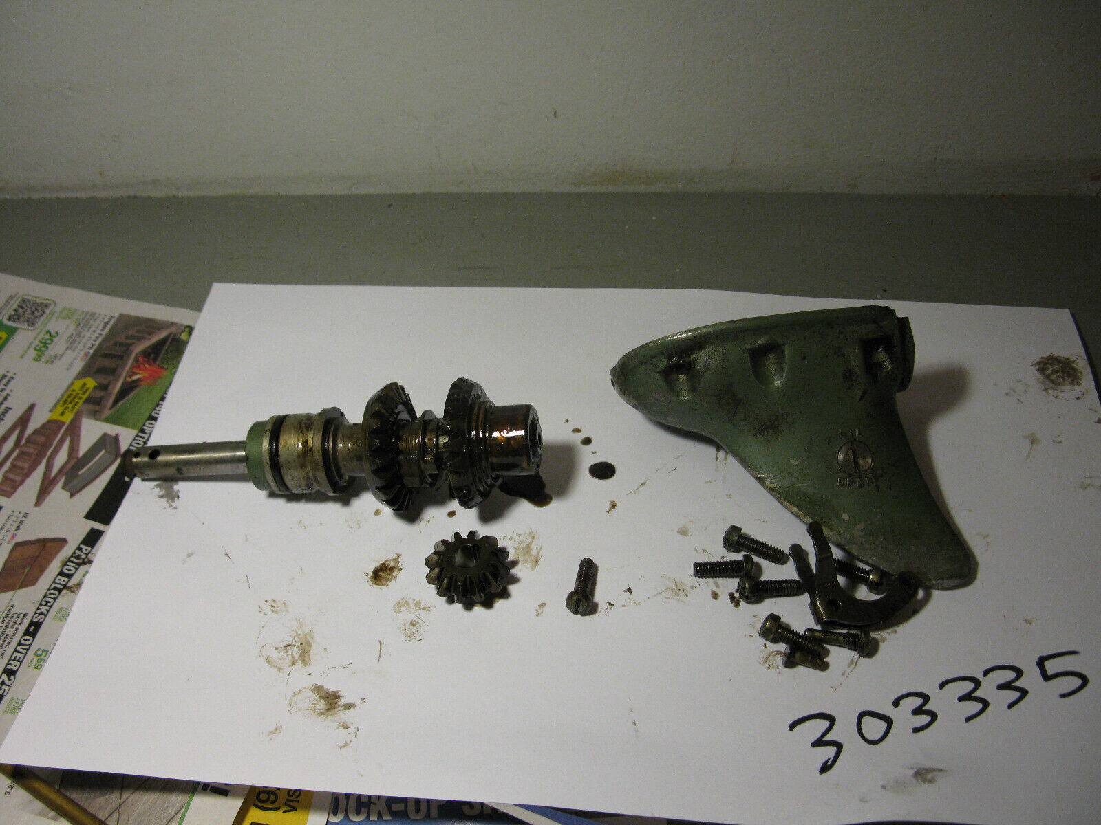 (image for) 1950s green Johnson 5.5 hp CD outboard 303335 lower unit parts - Click Image to Close