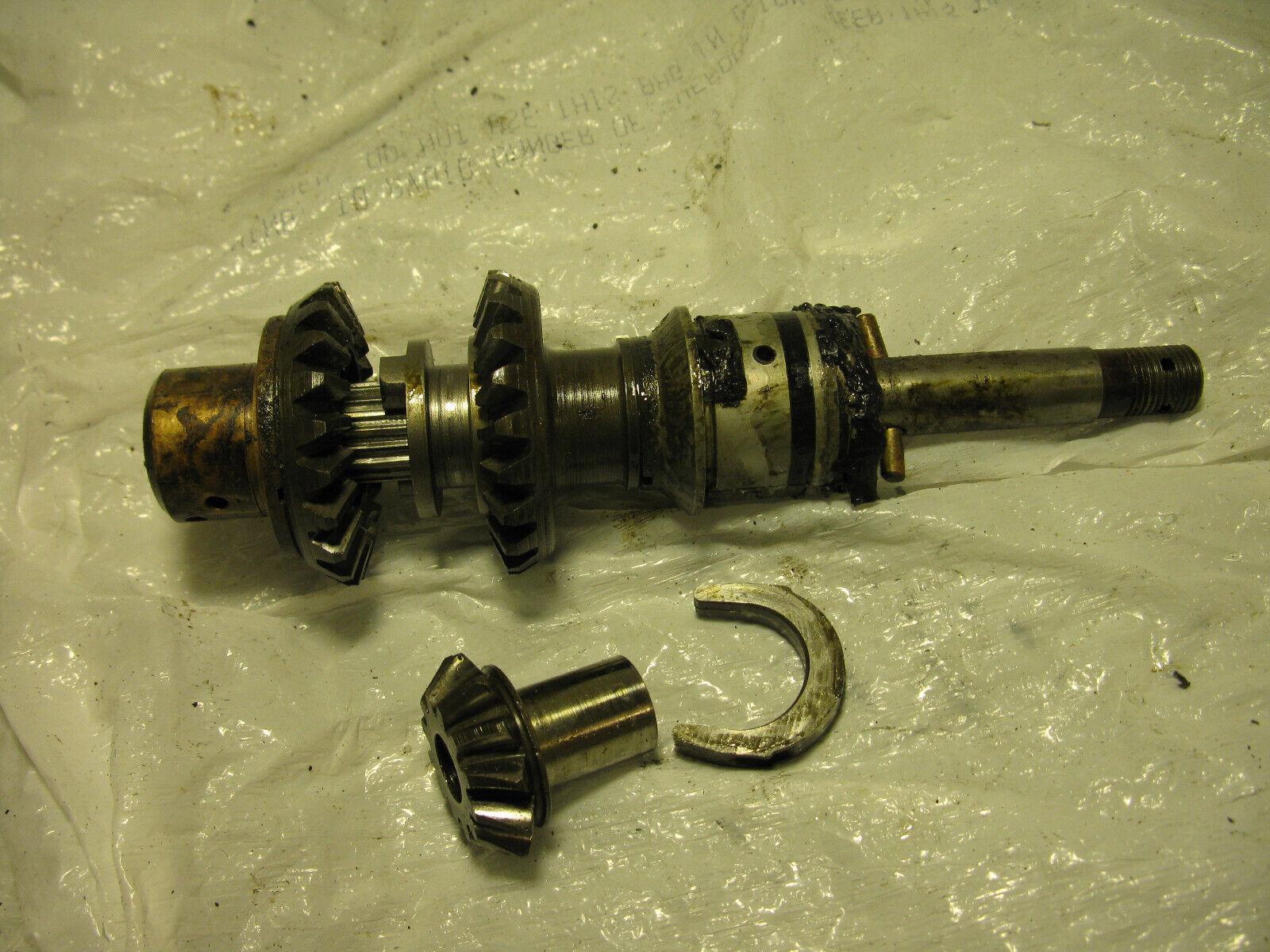 (image for) lower unit gear shaft Seaking GG901C 12 hp outboard outboard gg901 seabee gale - Click Image to Close