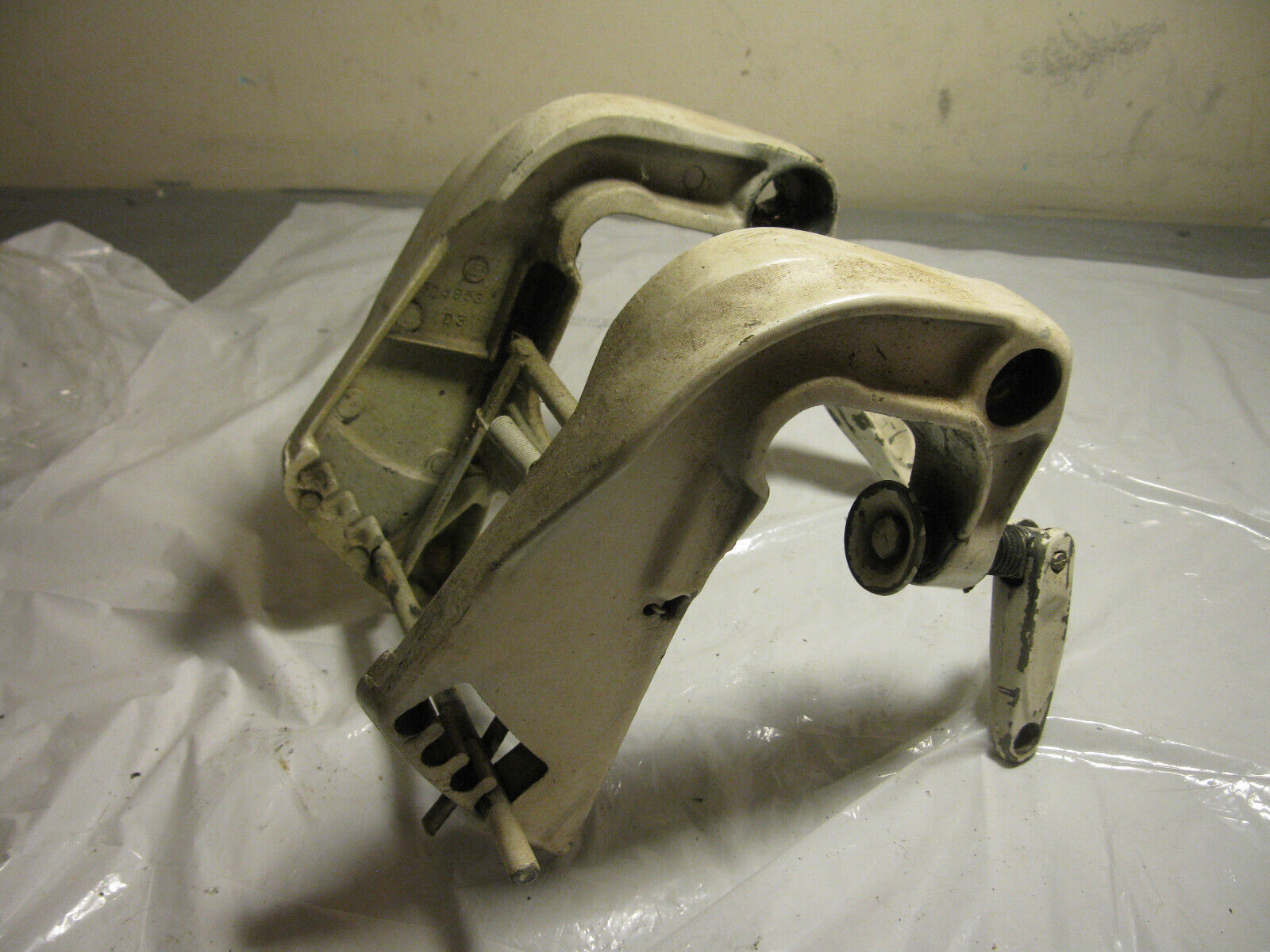 (image for) transom clamp Johnson model 6R79 outboard motor - Click Image to Close