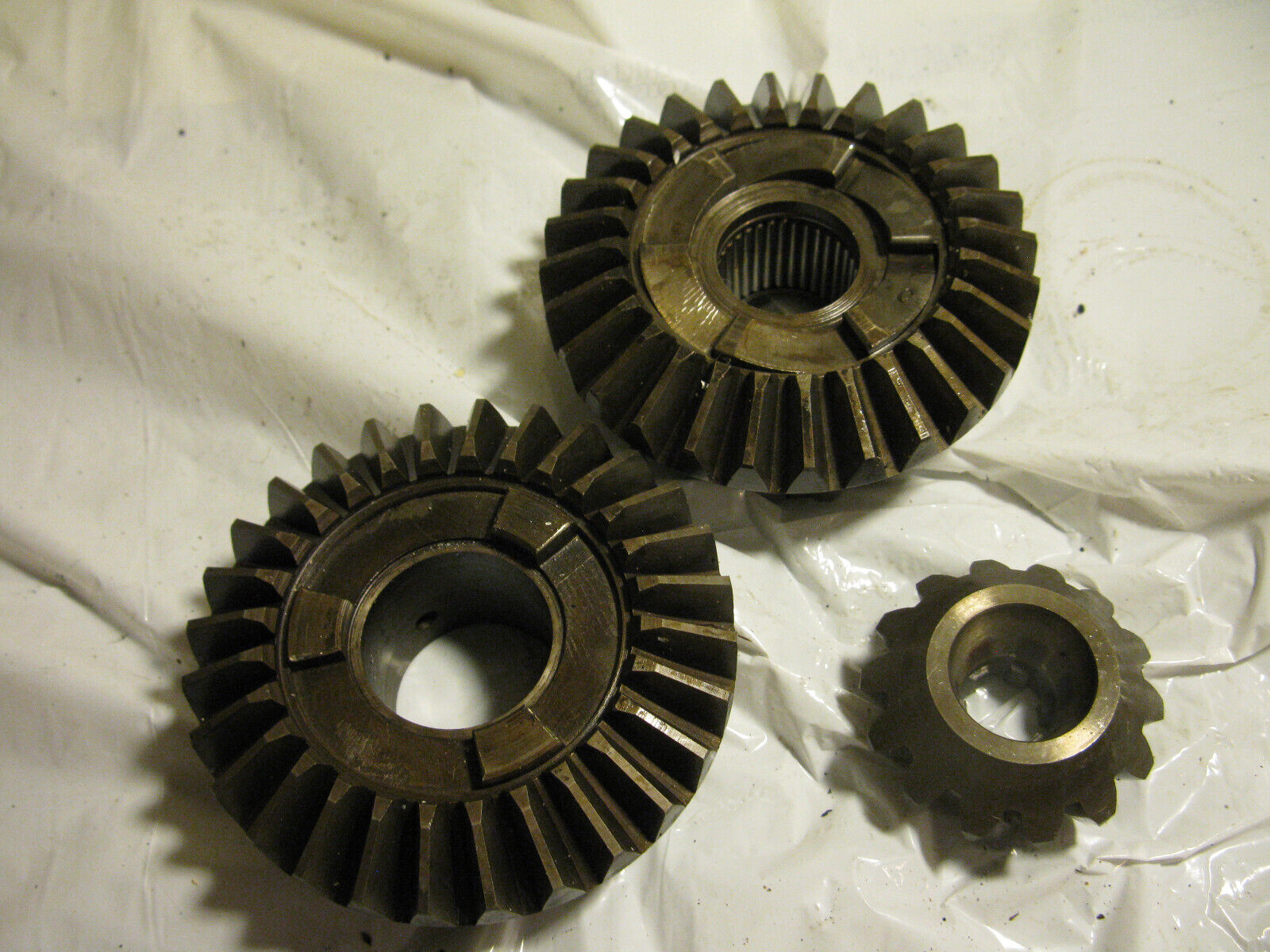 (image for) straight cut bevel gears 1960s Mercury 6 cylinder lower unit outboard motor - Click Image to Close