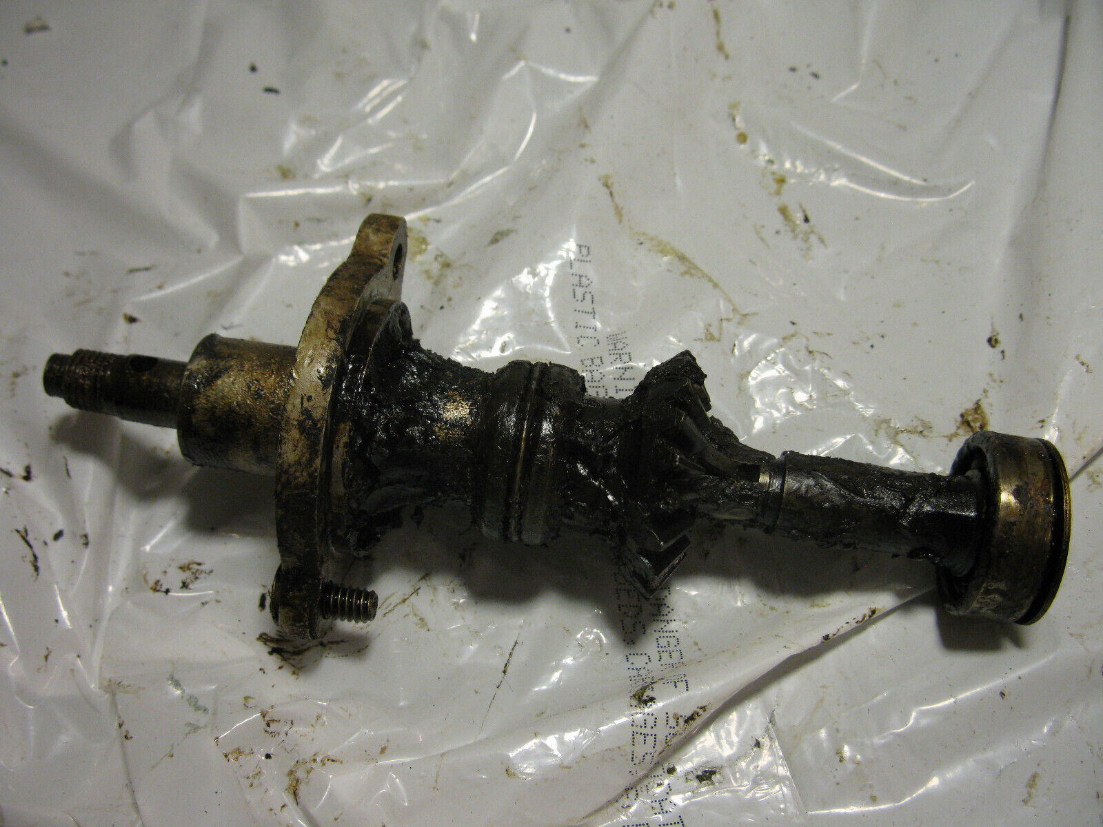 (image for) Antique 1920s cast iron Johnson outboard A1M lower unit gear shaft - Click Image to Close