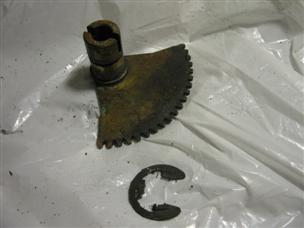 (image for) ignition throttle gear 1950s Hiawatha 16 hp outboard green 3945-1881 3945-1861